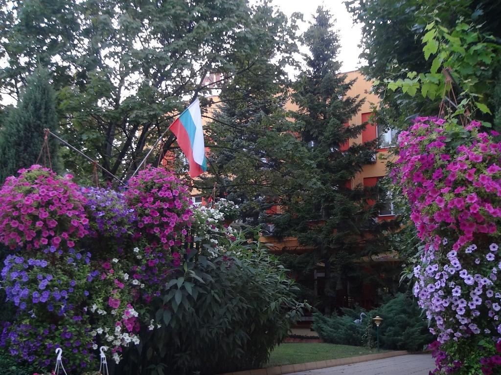 Family Hotel Familya Ruse Ngoại thất bức ảnh